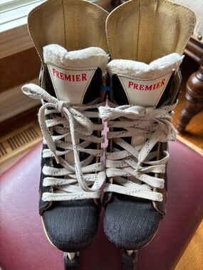 Kids premium Bauer hockey skates